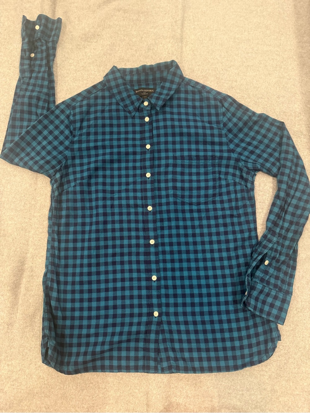 Women’s, banana republic, M-classic fit. Blue/navy blue plaid Button-Down Shirt